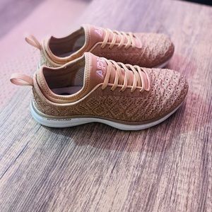 APL - Women's TechLoom Phantom